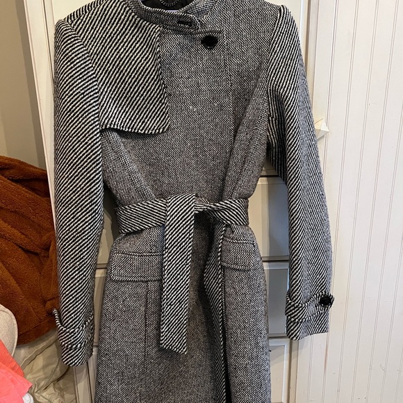 Banana Republic tweed coat- Ladies size Small. Black and white tweed. - Picture 3 of 3